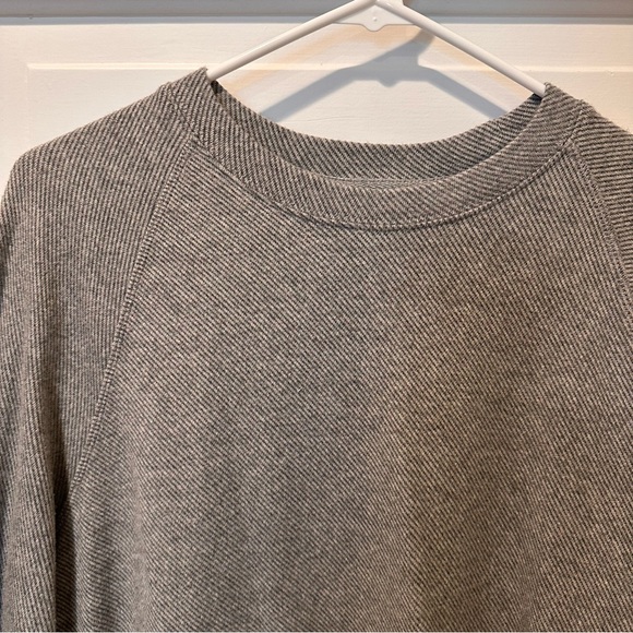 Faherty Men’s Pullover - Picture 2 of 5